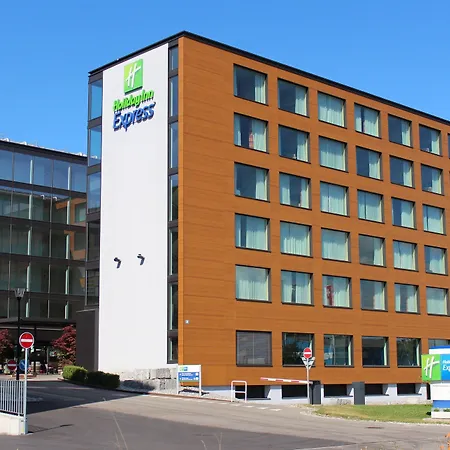 Holiday Inn Express Zuerich Airport By Ihg-3